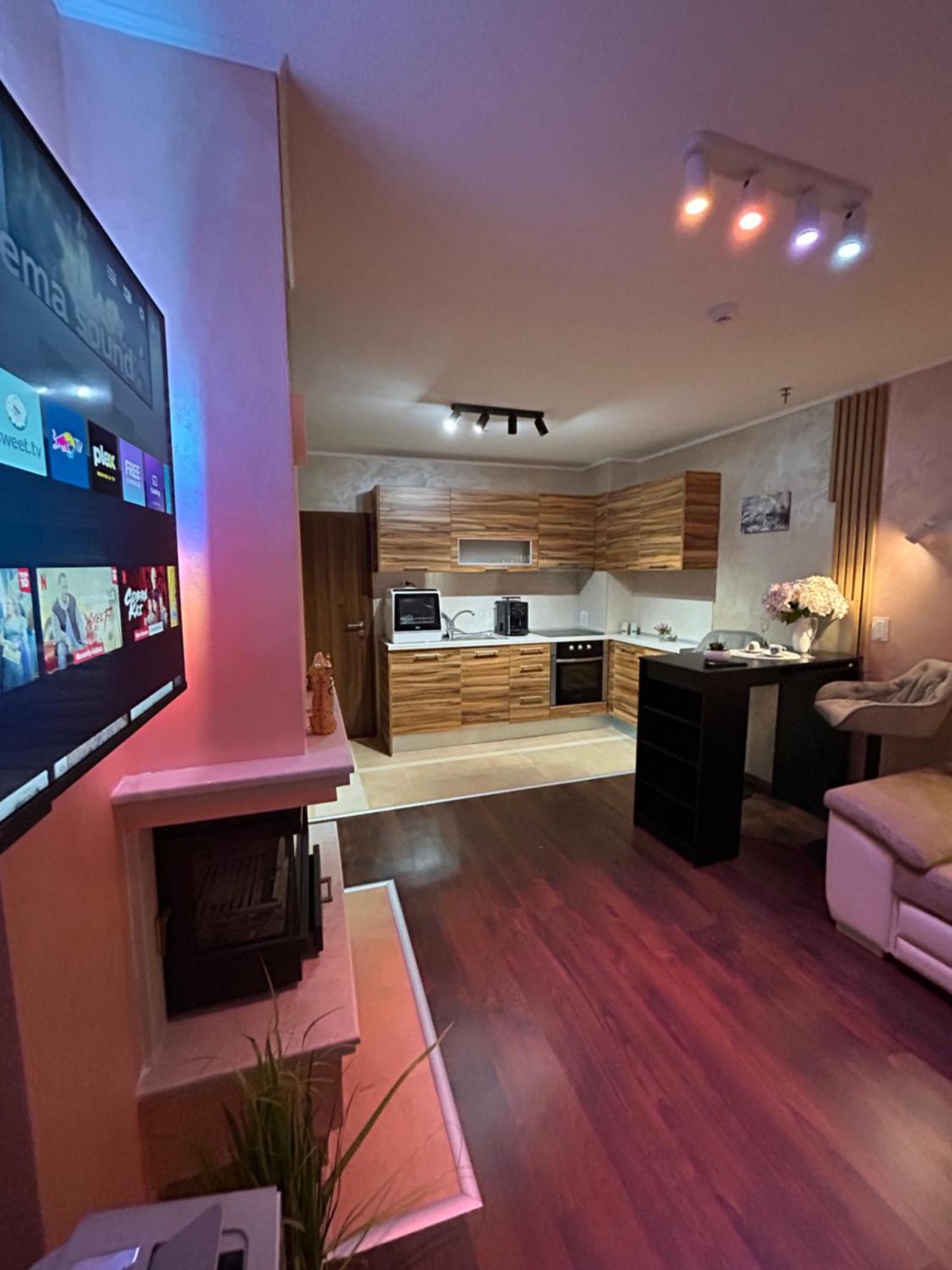 2-Bedroom, 2-Bathroom With Fireplace And Garden At Winslow Infinity Bansko Esterno foto